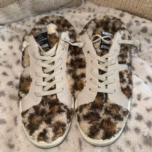 VH design slide on / lace up Sherpa material shoes